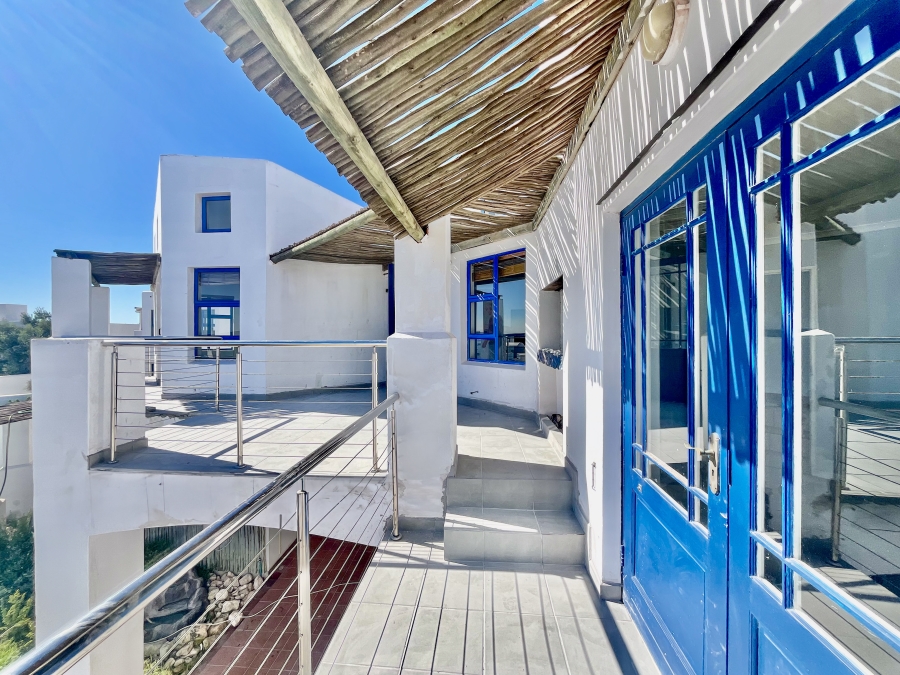 To Let 5 Bedroom Property for Rent in Paradise Beach Western Cape